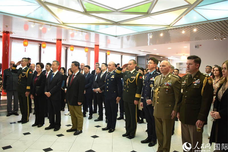 国防武官到任招待会现场。人民网记者 殷淼摄