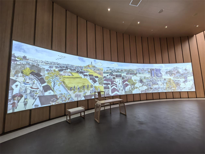 中国馆非遗展区展示绘本长卷。