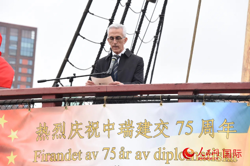 哥德堡市市长阿克巴斯致辞。人民网记者 殷淼摄