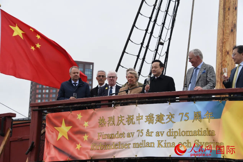 发言嘉宾合影。人民网记者 殷淼摄