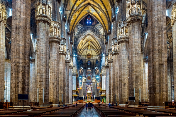 米兰大教堂内景。