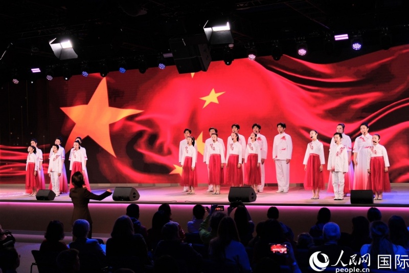 中俄青少年手拉手合唱团专场演出现场。于子恒摄