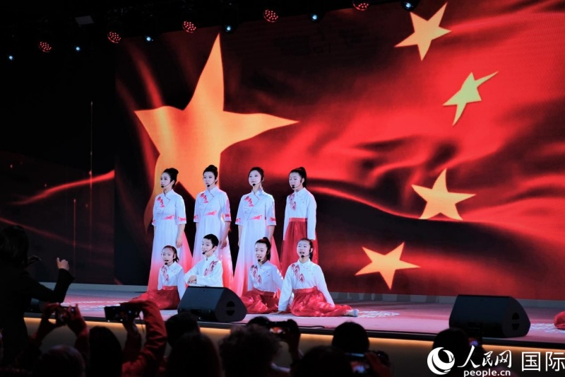 中俄青少年手拉手合唱团专场演出现场。于子恒摄