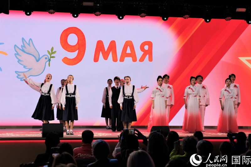 中俄青少年手拉手合唱团专场演出现场。于子恒摄