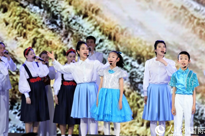 中俄青少年手拉手合唱团专场演出现场。于子恒摄