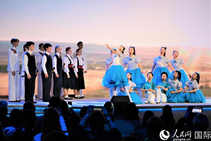 中俄青少年手拉手合唱团专场演出现场。于子恒摄