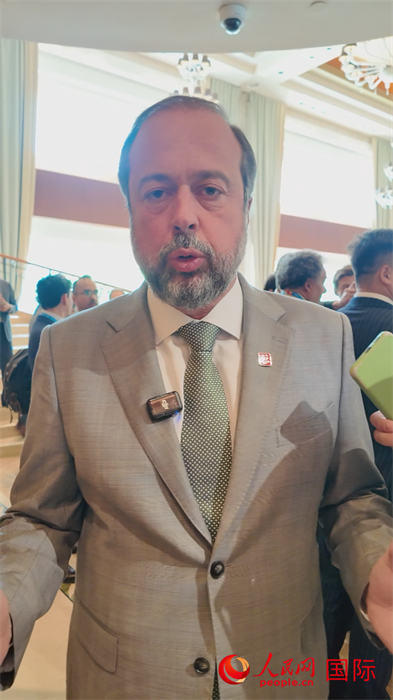 巴西矿产与能源部长亚历山大·西尔韦拉 人民网记者 张荣摄