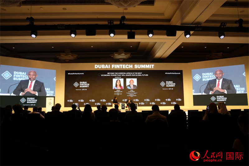 2025迪拜金融科技峰会期间举行的对话活动。人民网记者 张志文摄