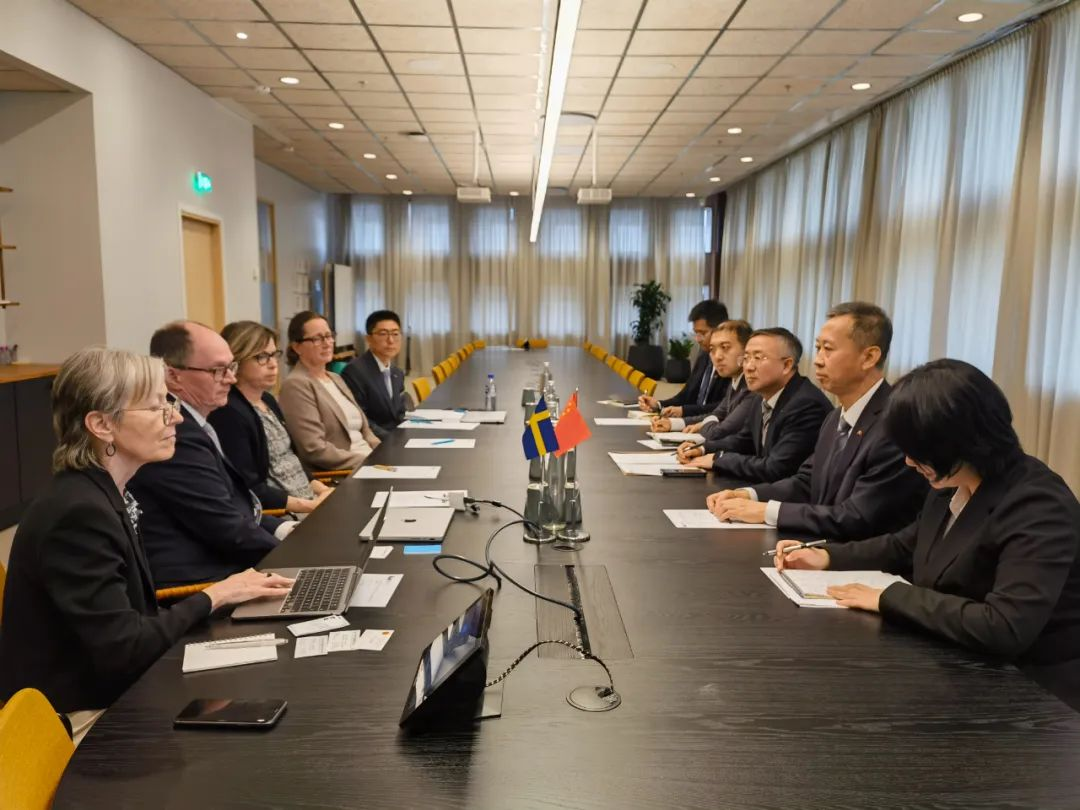中国驻瑞典大使崔爱民会见林雪平大学校长云松。中国驻瑞典大使馆供图