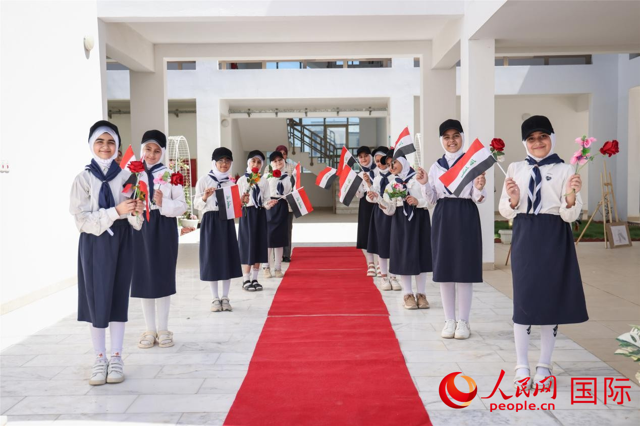 图为阿尔·图拉女子学校学生。人民网记者 薛丹摄