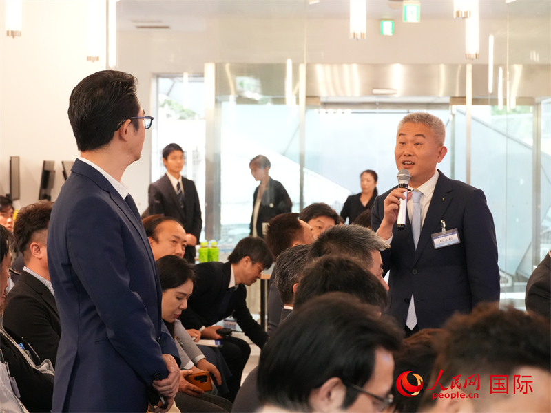 参会企业与海南代表团积极交流。