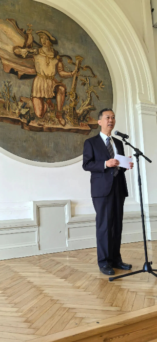 中国驻瑞典大使崔爱民出席瑞青中文学校第十一届“大使奖”朗诵汇报演出。中国驻瑞典大使馆供图