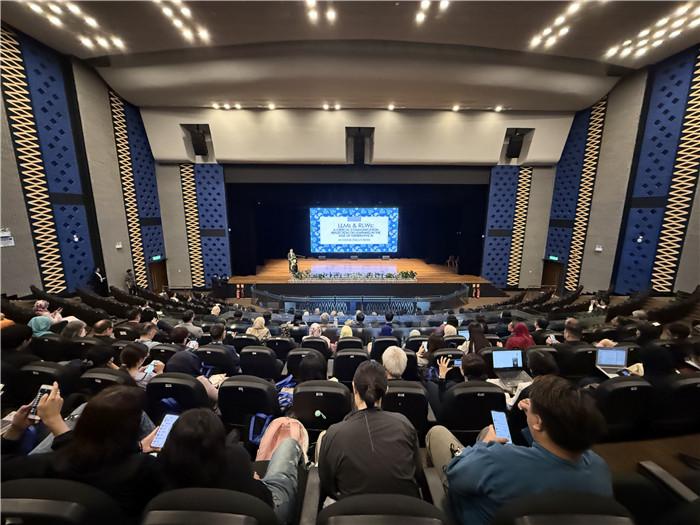 开幕式上，邱林川教授正在进行主题演讲。活动主办方供图