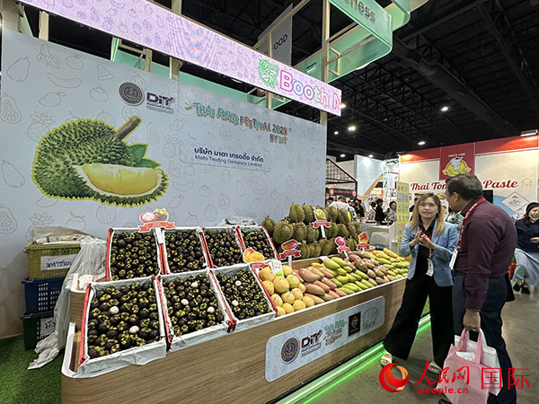 来自世界各地的客商参加泰国亚洲国际食品展览会。人民网记者 孙广勇摄