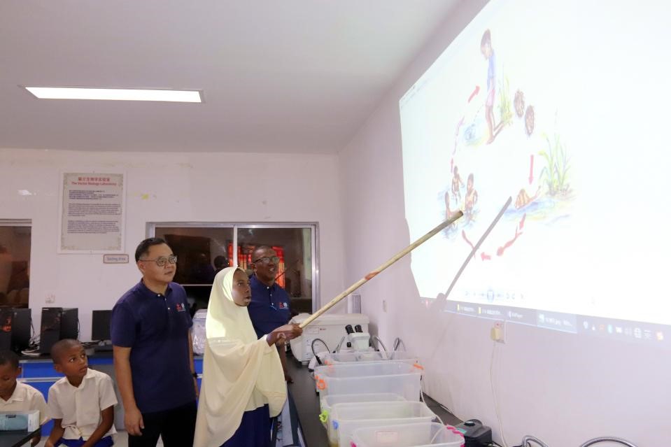 血吸虫病健康教育讲座。施亮摄
