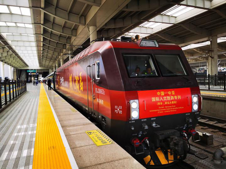 2025年5月29日，中国—中亚国际人文旅游专列（西安—阿拉木图段）从陕西西安首发开行。新华社记者 杨一苗 摄