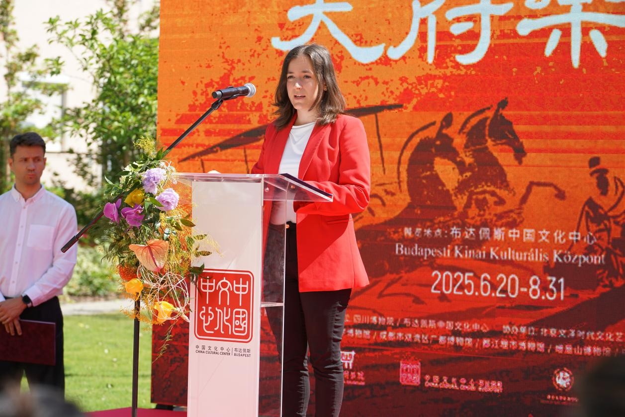 匈牙利国家博物馆常务副馆长萨巴多斯-詹博尔·苏珊娜致辞。布达佩斯中国文化中心供图