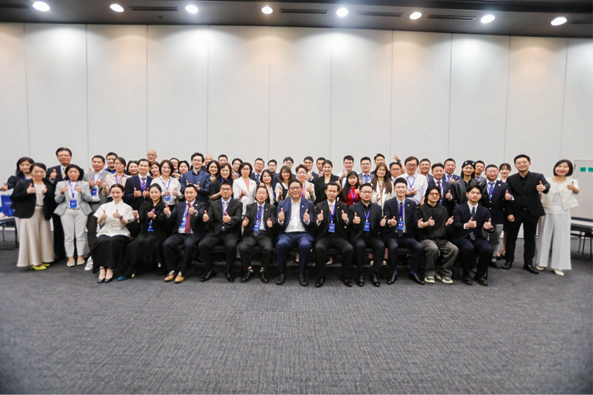 “侨海创新·智汇未来”社团青年领袖座谈会现场合影。全日本中华青年联合会供图