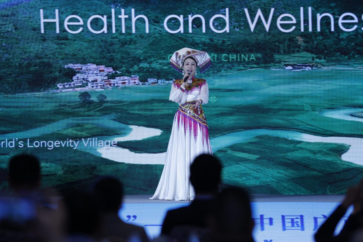 来自广西民族乐团的演员们为现场观众带来精彩表演。中国广西壮族自治区人民政府供图