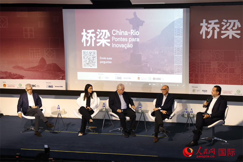 当地时间7月8日，“中国—里约：创新之桥”主题研讨会在巴西里约热内卢天主教大学举行，图为与会嘉宾现场交流并回答观众提问。人民网记者 时元皓摄