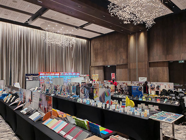 活动现场产品展示区域。图片来源:得力集团