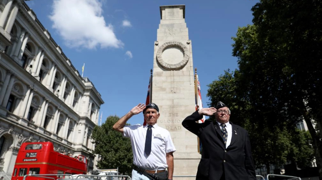 英国举行仪式纪念二战对日作战胜利80周年
