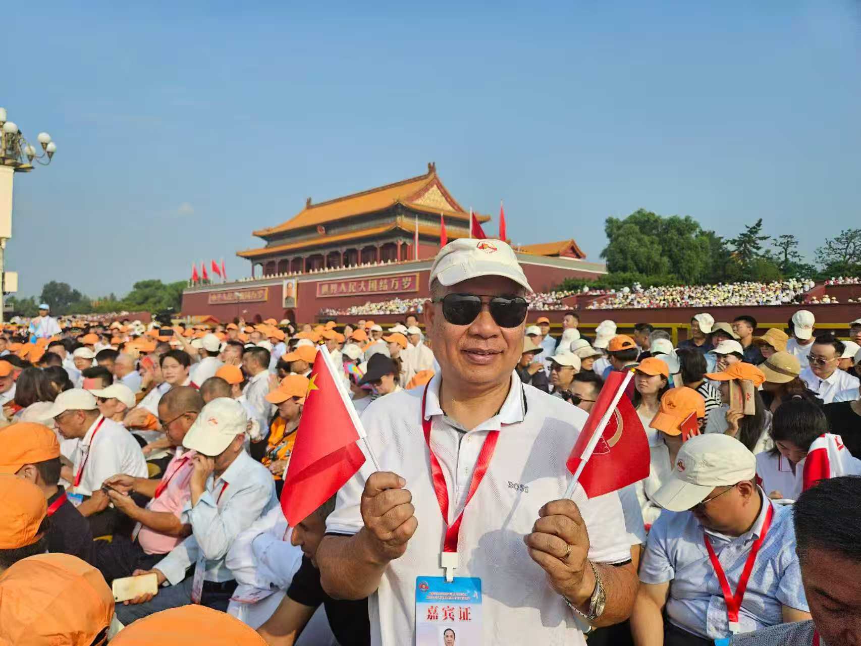 “军事游行鼓励我们的中国国外爱我们的家园。