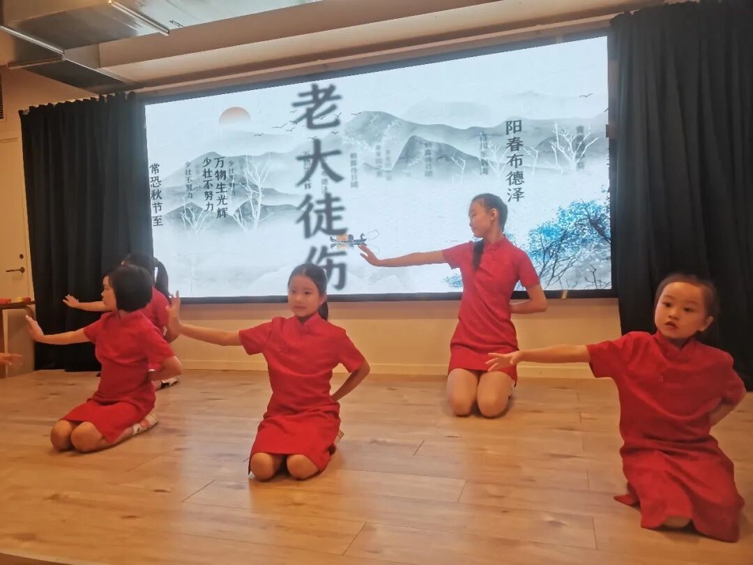 诗歌表演。中国驻丹麦大使馆供图