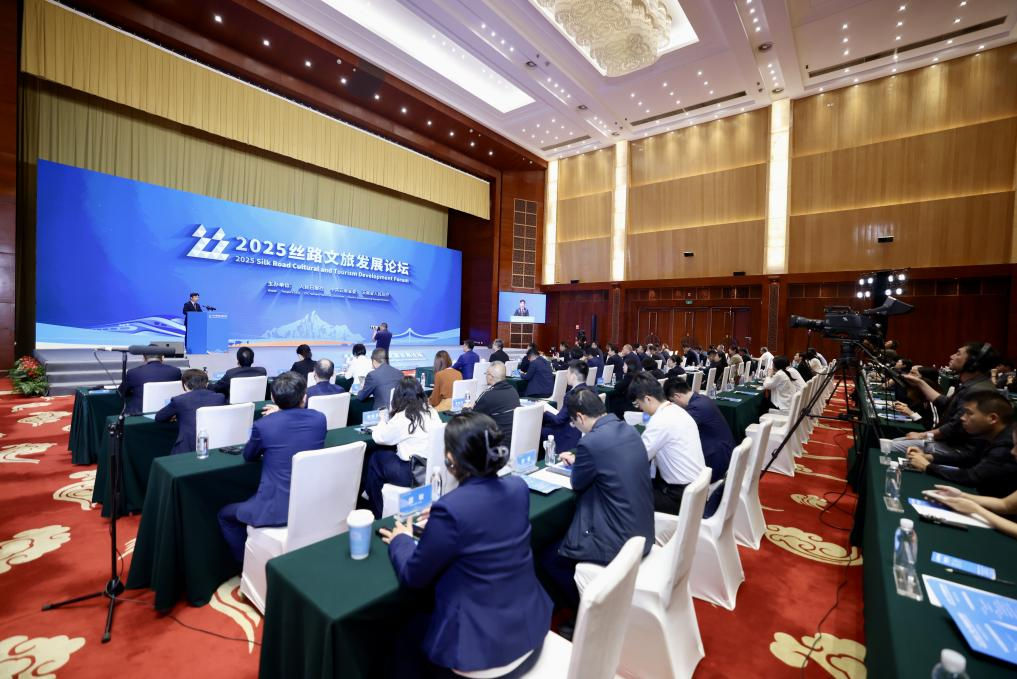 胡尤（Hu Yu）毕业于图利尼