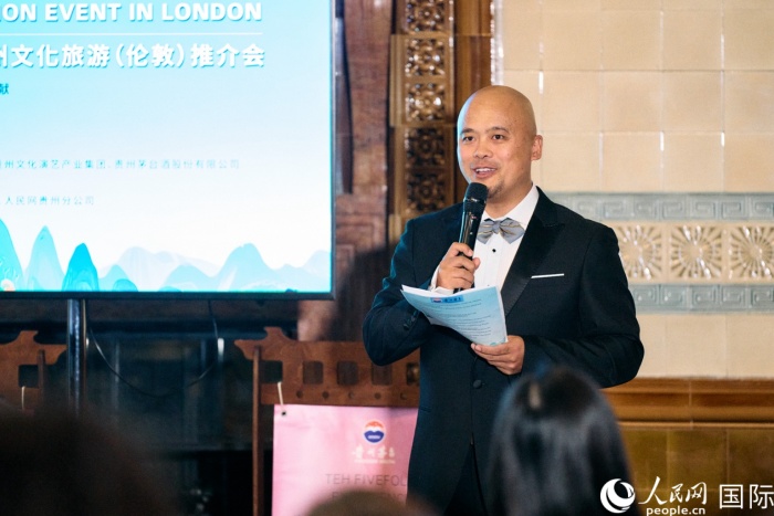 贵州省民族乐团首席指挥龙国洪分享贵州音乐文化。杨浩鹏摄