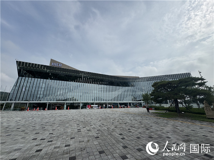 作为此次APEC会议主会场的庆州和白国际会议中心。人民网记者 莽九晨摄