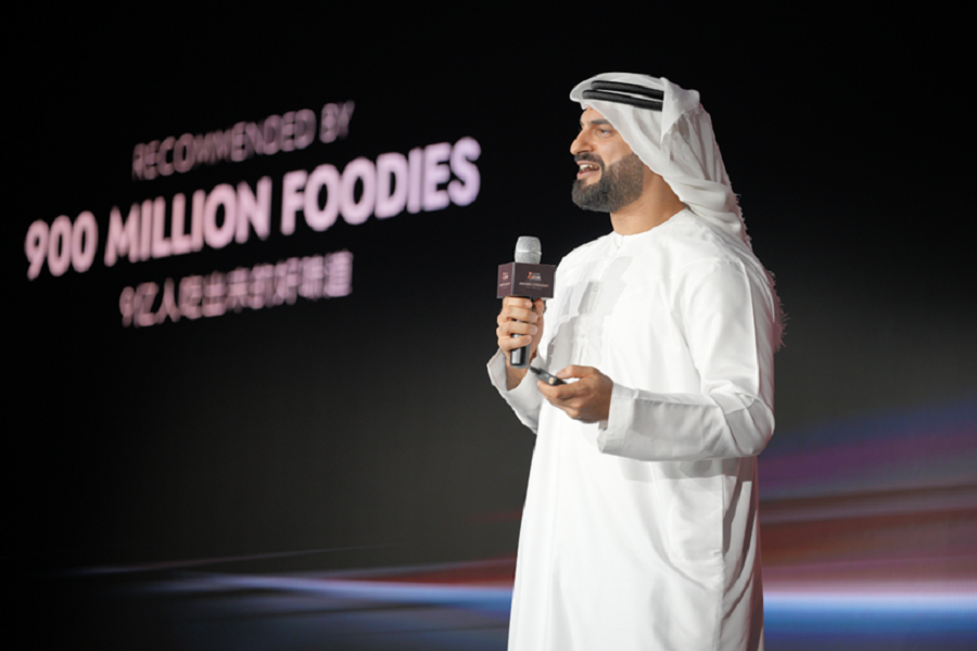 迪拜经济和旅游部国际运营部亚太区总监沙哈布·沙彦发言。美团供图