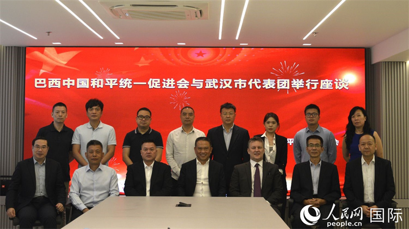 参加座谈会的嘉宾合影。 陈妤汎摄