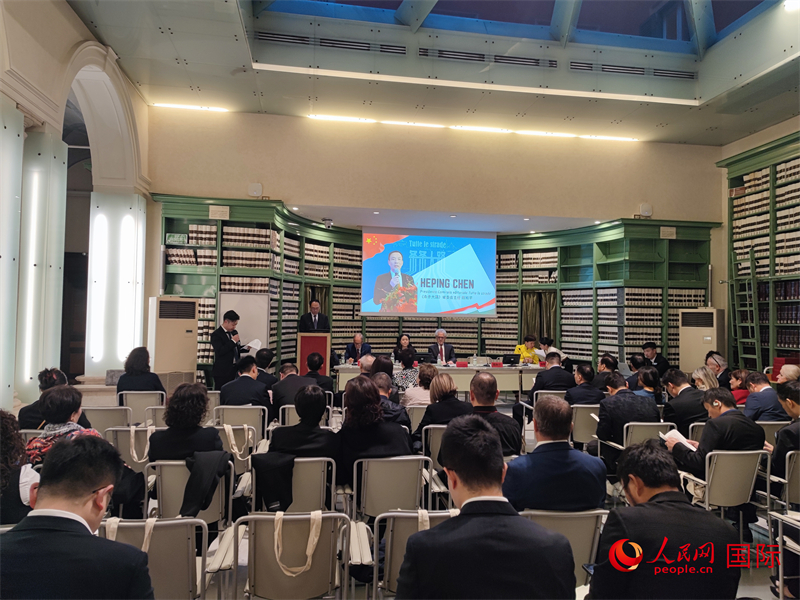 《条条大路》新书发布会举行