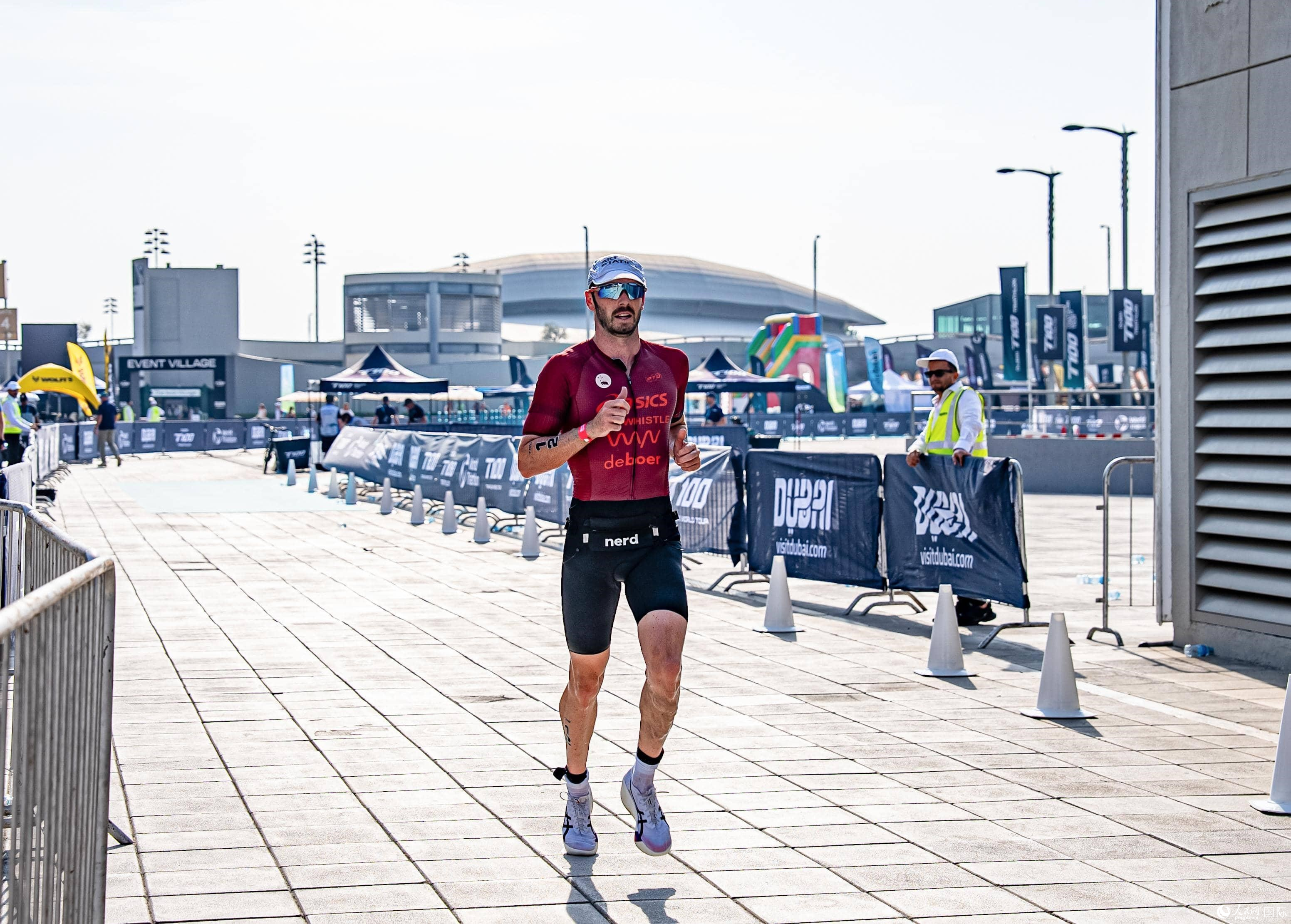 选手在跑步。人民网 塔里克·易卜拉欣摄