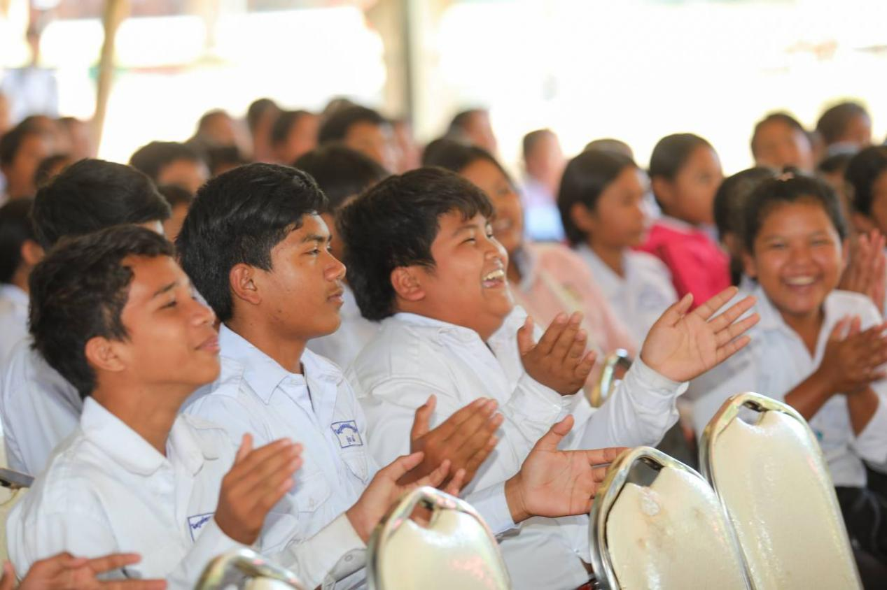 中柬携手开展民生捐赠 点亮希望之光