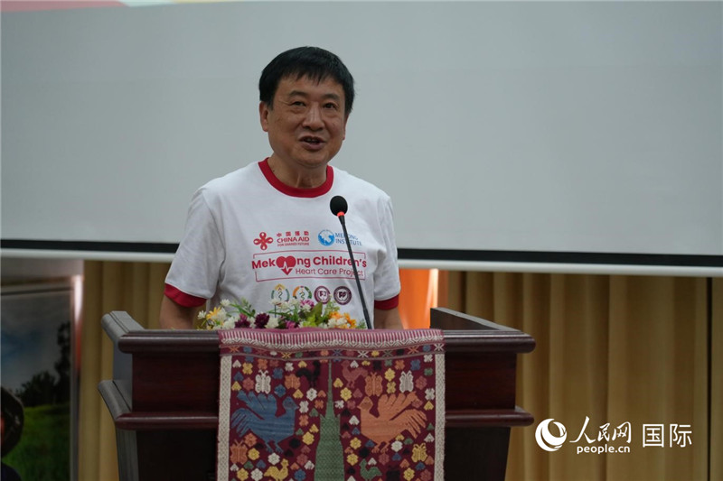 中国医学科学院阜外医院代表、湄公河儿童心脏关爱项目联络人朵林介绍项目情况。人民网记者 简承渊摄