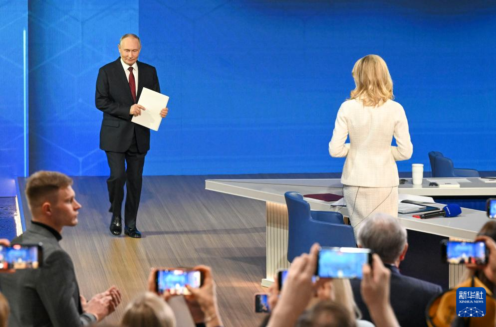 12月19日，在俄罗斯首都莫斯科，俄罗斯总统普京步入“年度盘点”活动现场。新华社记者 郝建伟 摄