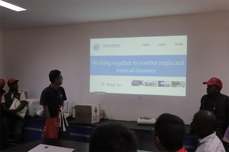 热带病防治知识宣讲。丁昕摄