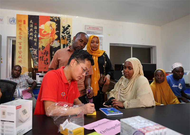 社区义诊现场。董政摄