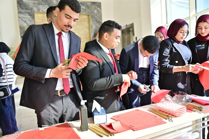 汉语桥俱乐部（开罗站）走进企业参观交流