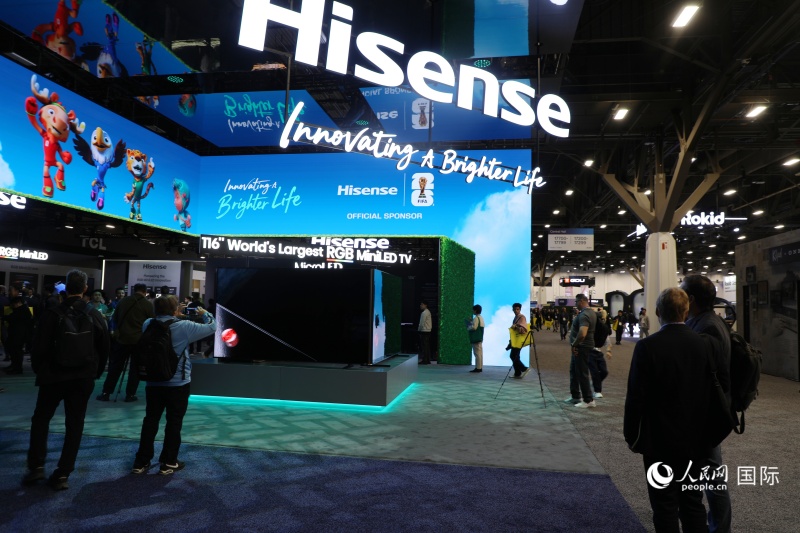 2、图为消费电子展上的海信展台。 人民网记者 李志伟摄
