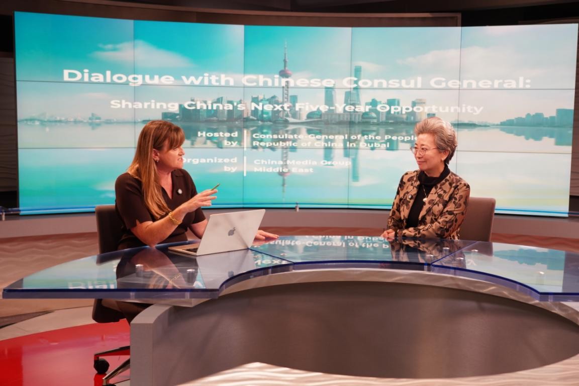 欧渤芊总领事接受迪拜One电视台及迪拜Eye电台热门栏目《财经早餐》专访,驻迪拜总领馆供图
