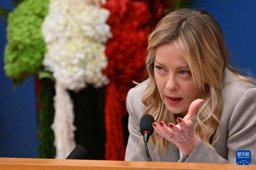 1月9日，在意大利罗马，意大利总理梅洛尼在新年记者招待会上发言。新华社发（阿尔贝托·林格利亚摄）