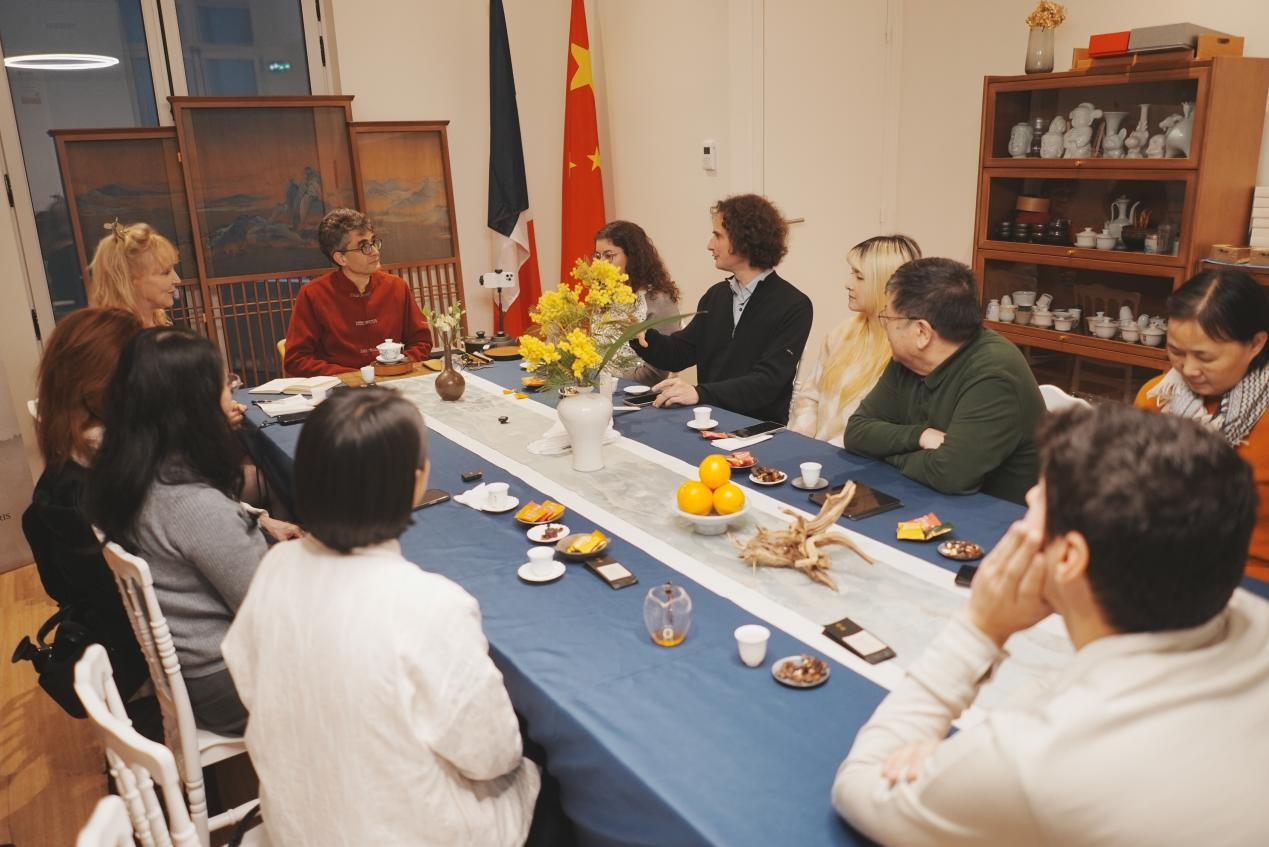 老路发起的中国茶品鉴会现场（洪峰 供图）