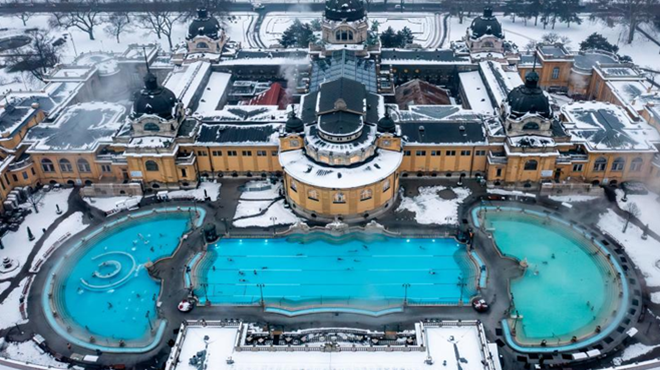 布达佩斯：雪后温泉