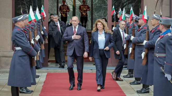 保加利亚宪法法院批准总统拉德夫辞职