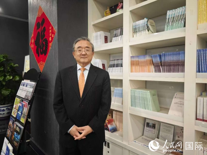 近日，中国气候变化事务特使刘振民在外交部蓝厅接受人民网专访。人民网记者 崔译戈摄