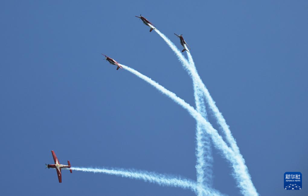 2月3日，印度尼西亚空军木星飞行队在第十届新加坡航展首日进行飞行表演。