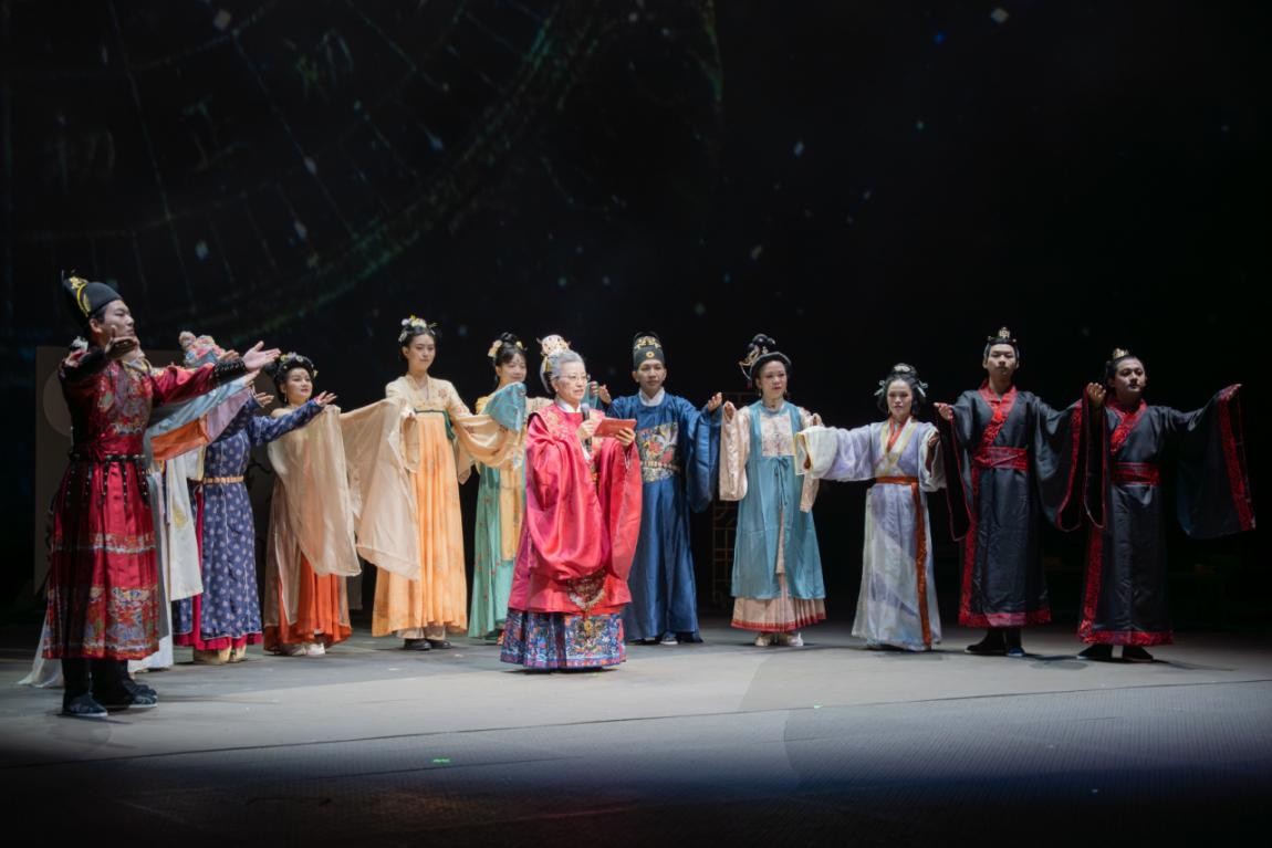 晚会以《十二时辰》拉开序幕。塔里克·易卜拉欣摄